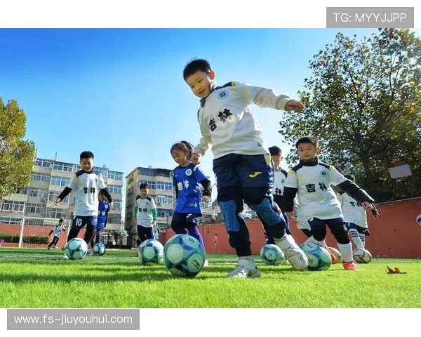 热血绿茵青春共燃齐心奋进冬训足球队团结拼搏合影纪实 热血绿茵青春共燃齐心奋进冬训足球队团结拼搏合影纪实