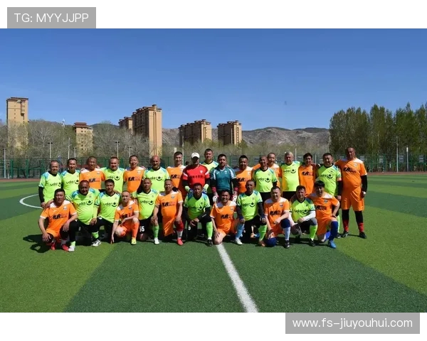 以足球相框定格绿茵激情展现球队荣耀与团结精神 以足球相框定格绿茵激情展现球队荣耀与团结精神